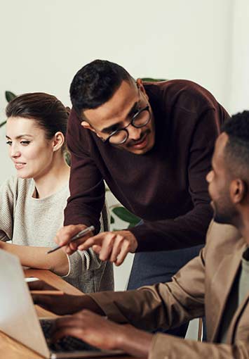 Employees working together on a computer